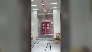 Sistema di rivestimento per trasportatori per contenitori per carichi pesanti